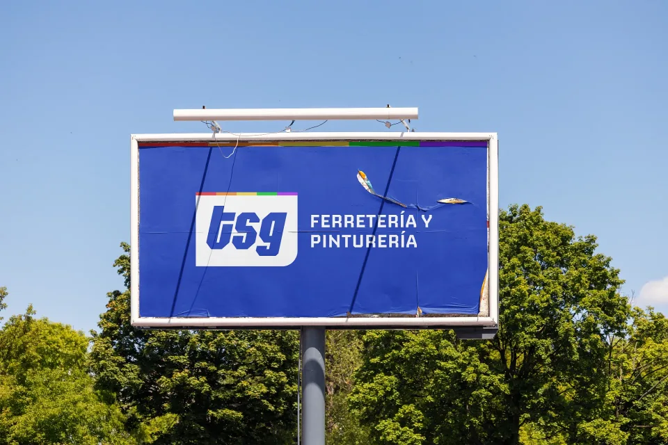 Billboard against the sky: TSG, ferretería y pinturería